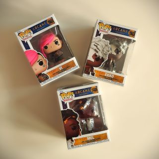 „Vi, Mel a Ekko“ – Kouzelní bojovníci ze světa Arcane! Ukažte, kdo je ve vašem týmu - tyto vinylové figurky z limitované...